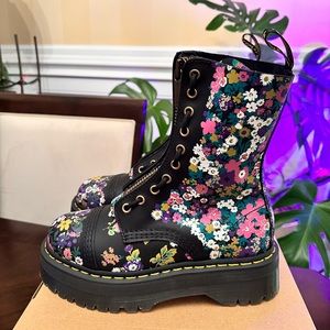DR. MARTENS SINCLAIR HI VINTAGE FLORAL PLATFORM BOOTS